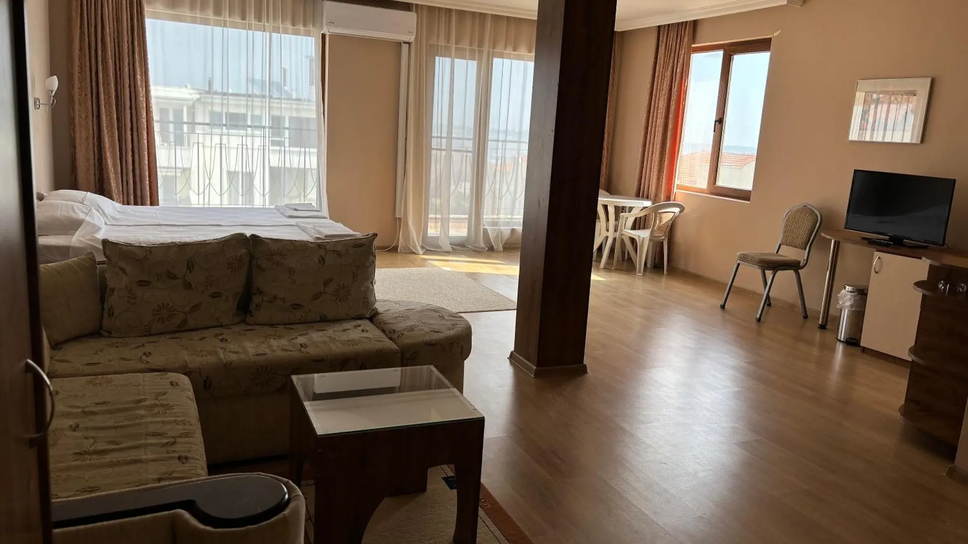 Relax Sarafovo Hostel Burgas Bulgaria